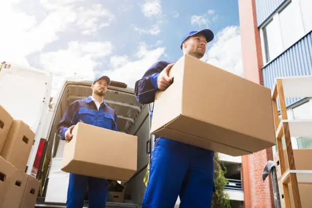 Déménagement standard : démontage et remontage de meubles par l'équipe AMC